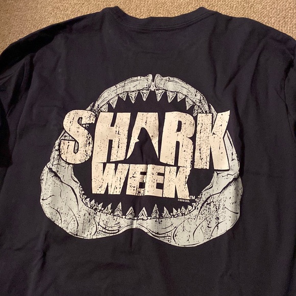 Vineyard Vines Other - mens shark week vineyard vines t-shirt